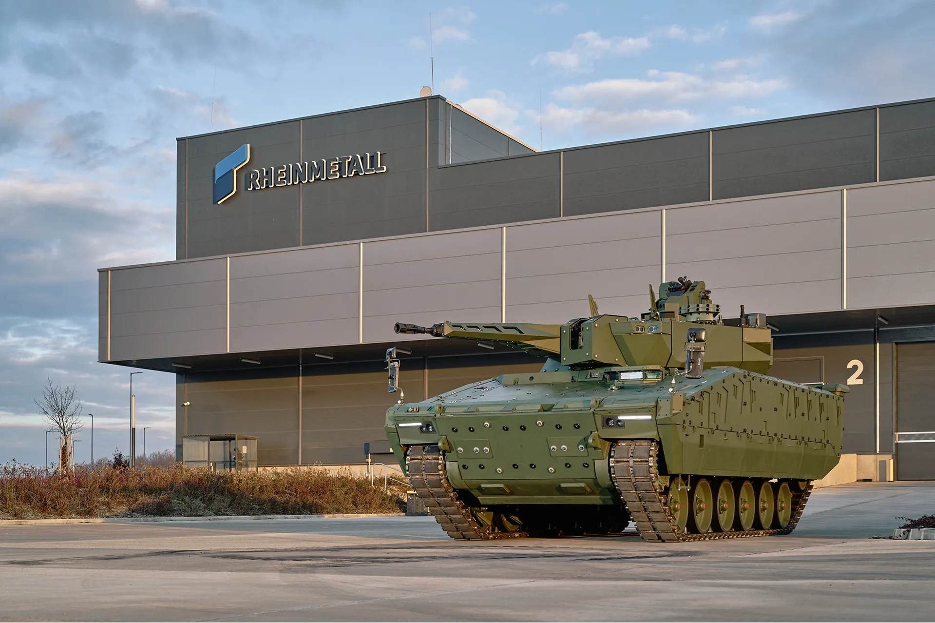 Lynx KF41 gyalogsági harcjármű a Rheinmetall zalaegerszegi gyára előtt