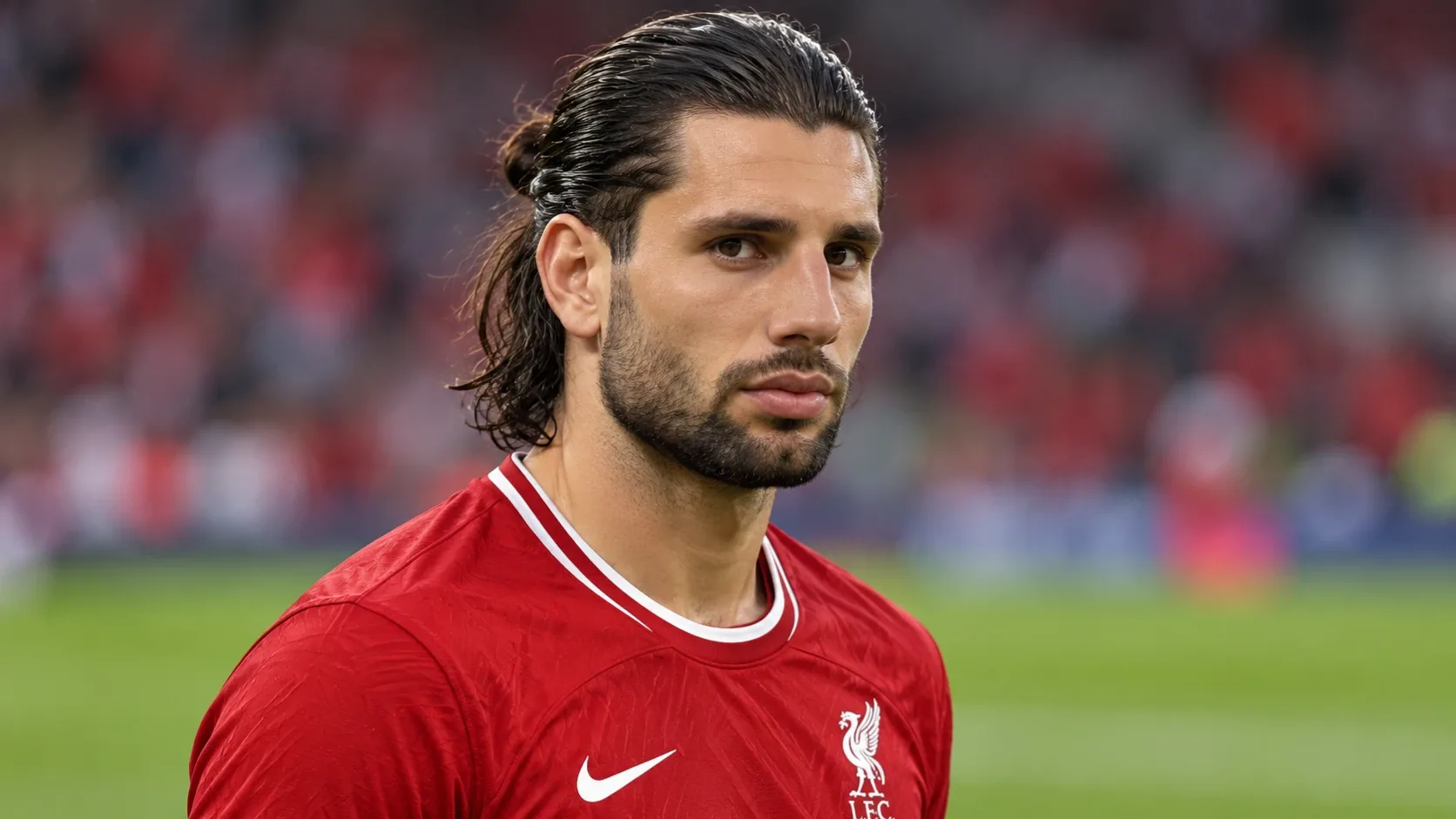 Szoboszlai Dominikot ábrázoló, stadionháttérrel készült portréillusztráció a Liverpool piros mezében.