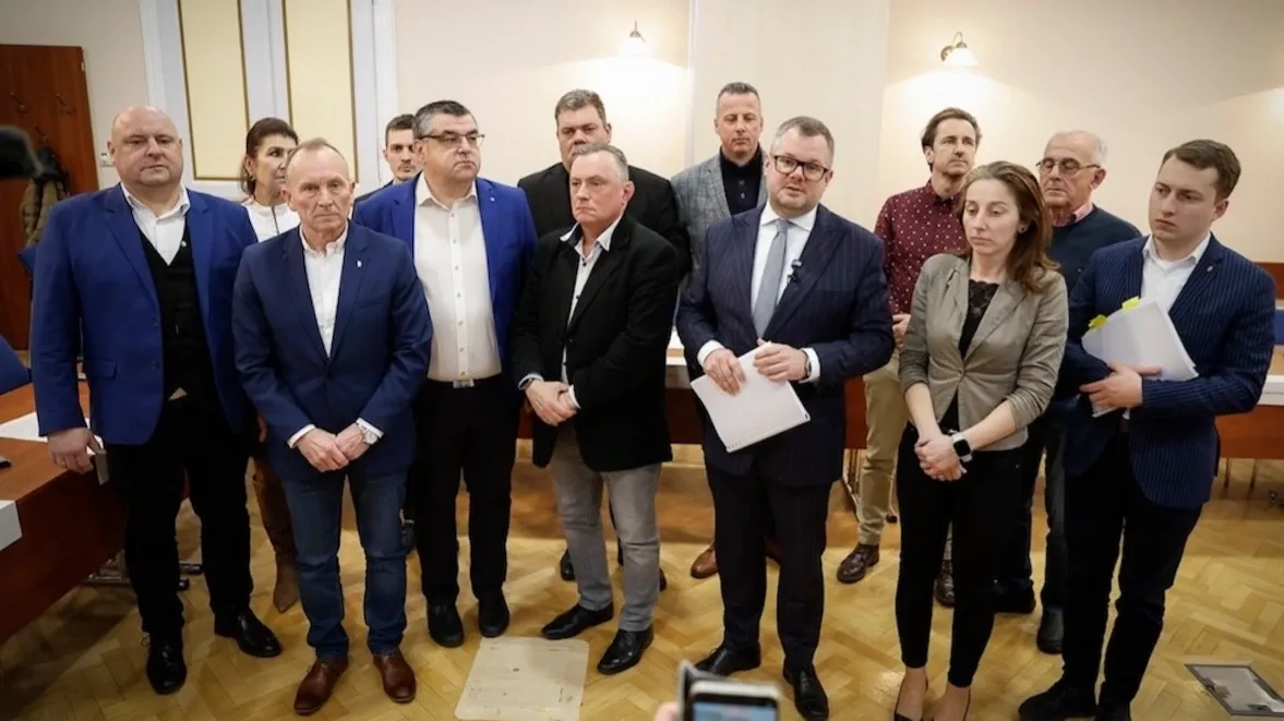 CSAK GYŐR