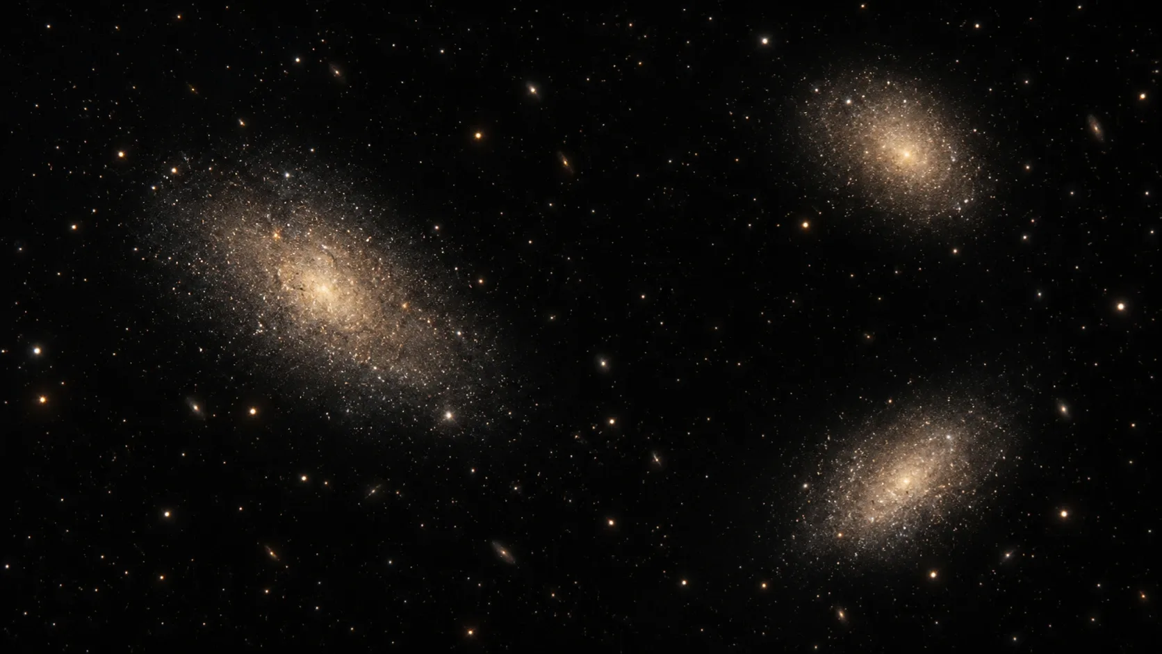 Három halvány, aranyszínű törpegalaxist ábrázoló MI-illusztráció csillagos űrbéli háttérrel.