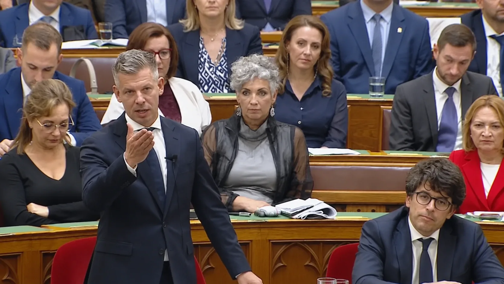 Magyar Péter felszólal az Országgyűlésben egy parlamenti vita során